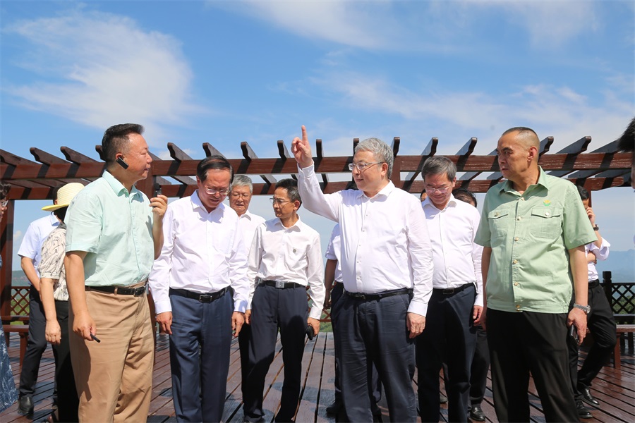 2024.06.23全國政協(xié)副主席、民盟中央常務(wù)副主席、中國科學(xué)院院士、清華大學(xué)副校長王光謙蒞臨金徽股份視察.jpg