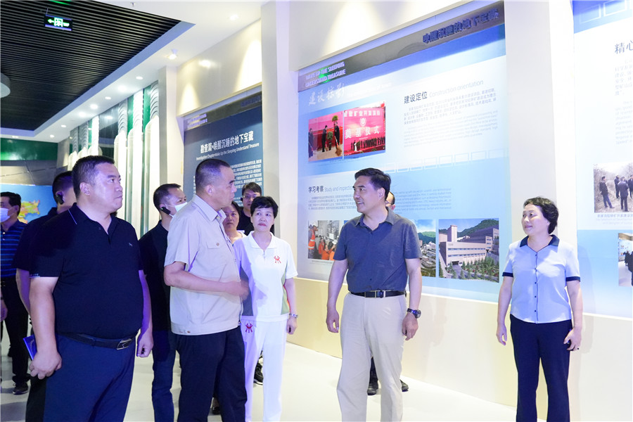 12-2022年8月，省委常委、省委統(tǒng)戰(zhàn)部長孫雪濤帶領(lǐng)帶領(lǐng)全省黨外代表人士考察團蒞臨金徽股份調(diào)研指導(dǎo)。.jpg