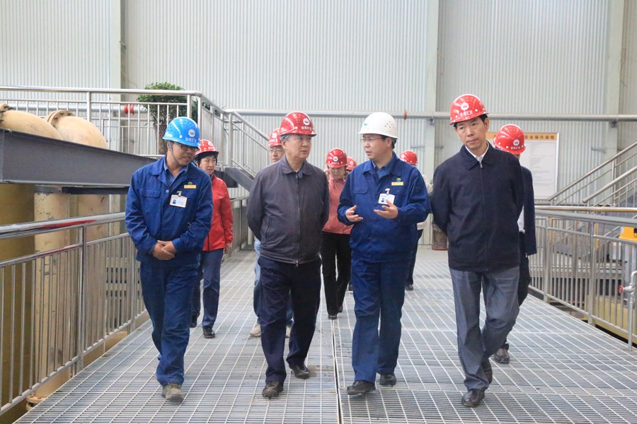 20-2016年5月，國家水利部原副部長朱登銓一行蒞臨金徽股份調(diào)研項目建設(shè)工作。.jpg
