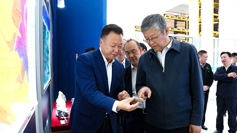 33-2021年5月，隴南市委書記張珂兵蒞臨礦區(qū)調(diào)研尾礦庫治理及綠色礦山建設(shè)情況。.jpg