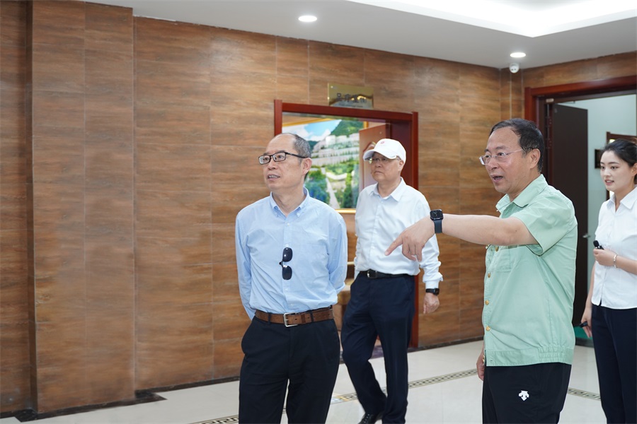 2024.06.23重慶市政協(xié)副主席、民盟市委會主委杜惠平蒞臨金徽股份調(diào)研.jpg
