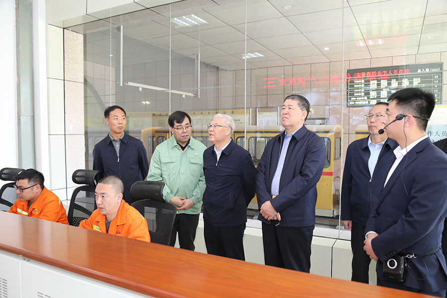 全國政協(xié)常委，省政協(xié)副主席，民進(jìn)中央常委、甘肅省主委尚勛武調(diào)研金徽股份時強調(diào)，要加強科技創(chuàng)新與人才培養(yǎng)。-900.jpg